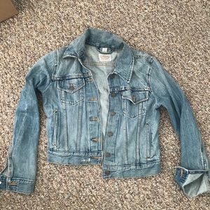 Levi’s cropped denim jacket